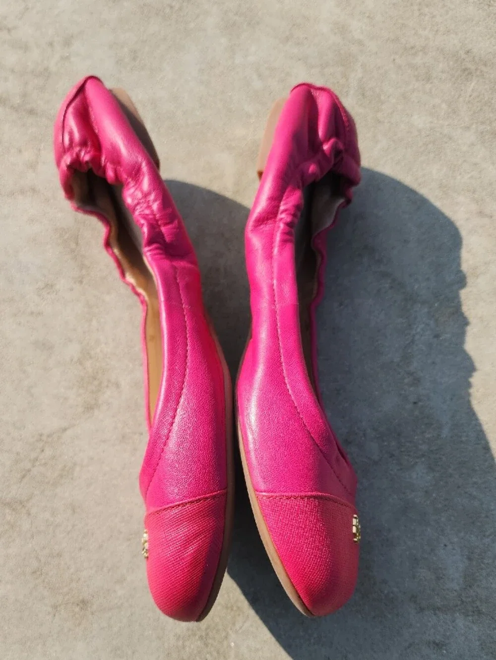 Tory Burch Women’s Pink Ballet Flats with Gold Tone Logo Accent size 8.5